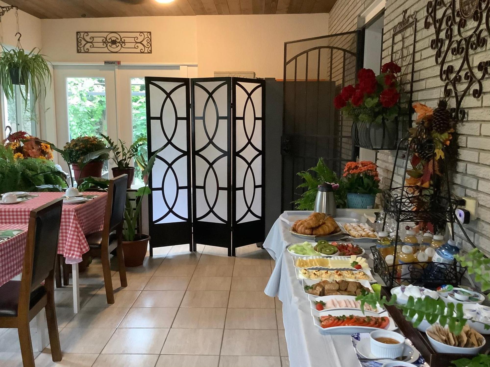Via Veneto - Old Town Bed & Breakfast Niagara-on-the-Lake Bagian luar foto