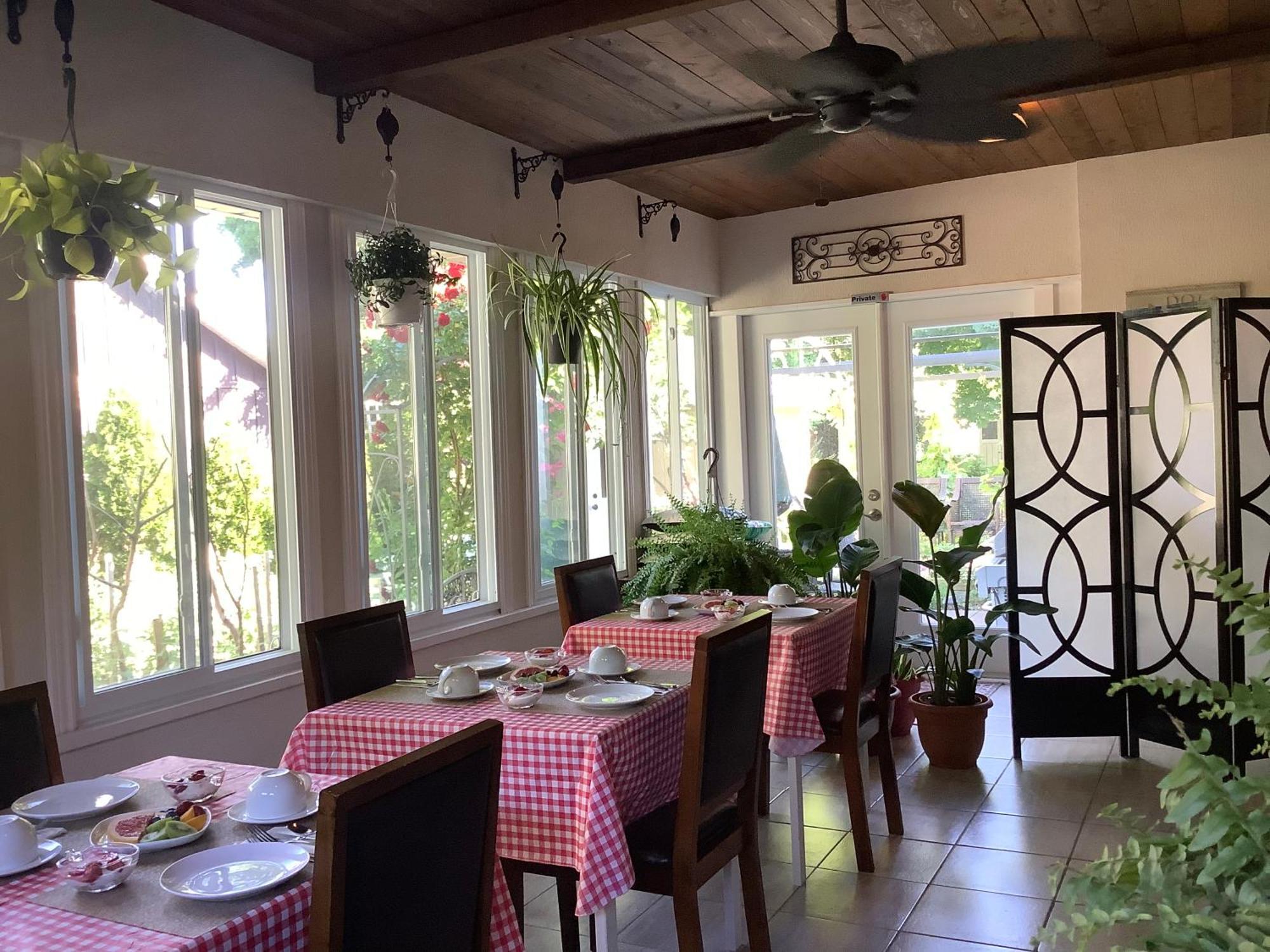 Via Veneto - Old Town Bed & Breakfast Niagara-on-the-Lake Bagian luar foto